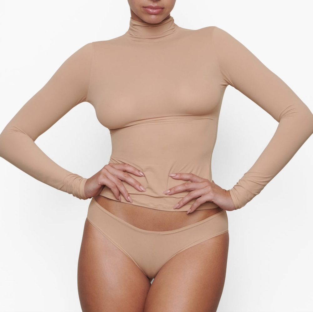 SKIMS FITS EVERYBODY TURTLENECK TOP LONG SLEEVE SHIRT IM CLAY TAN - Picture 2 of 4